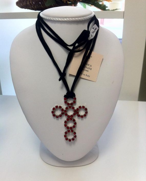 Collana con Nastro Nero con Pendente Croce in Strass Rossi karismashop