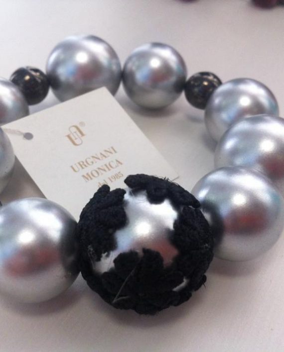 Bracciale in Resina Argento e Cristallo Nero con Decoro karismashop