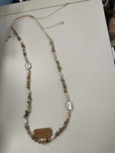 Collana Coulisse Cristalli e Madreperle Beige A karismashop