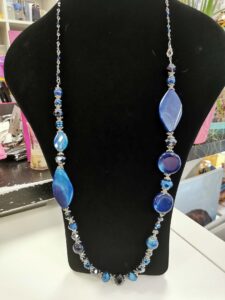 Collana Cristalli e Resine Blue karismashop