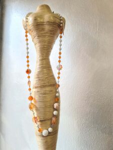 Collana Lunga Pietre Dure Arancio Vetri Bianchi karismashop